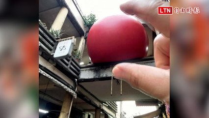 台南永樂市場紅球藝術引爆熱潮，遊客熱捏湯圓創意拍照🎨