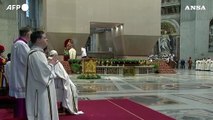 Il Papa nella basilica vaticana per la messa del Crisma
