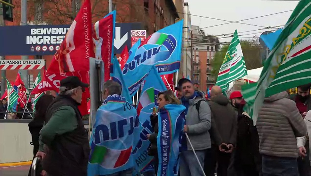 Sciopero lavoratori dei supermercati, il presidio a Milano