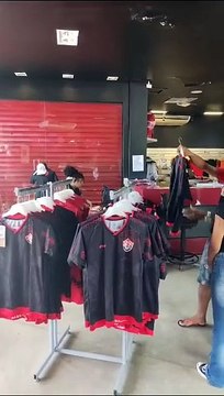 Torcedores do Vitória reclamam da falta de ingressos para o Ba-Vi
