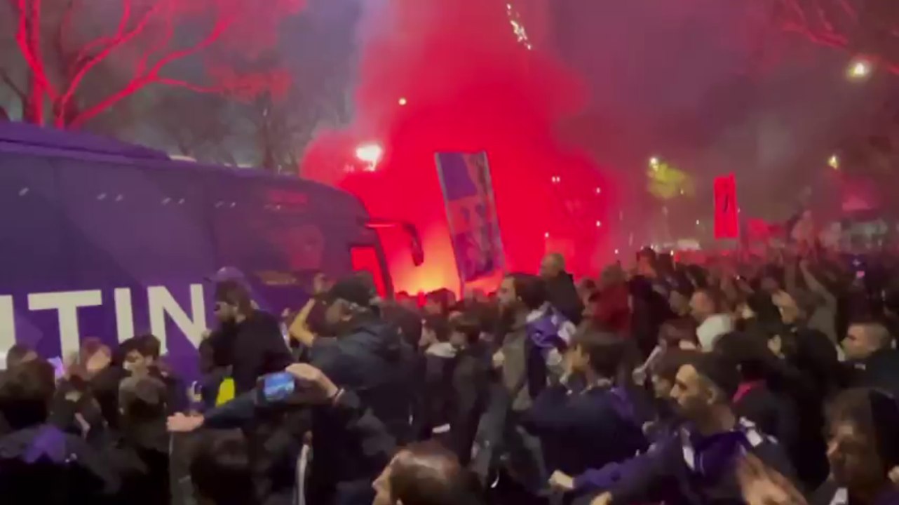 Video Fiorentina-Milan, tifosi viola caricano la squadra dopo la morte di Barone
