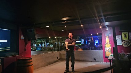 GUNS N ROSES - CIVIL WAR (PERFORMED AT CRUZERS BAR)