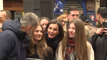 Los Reyes asisten a la última procesión de la capital