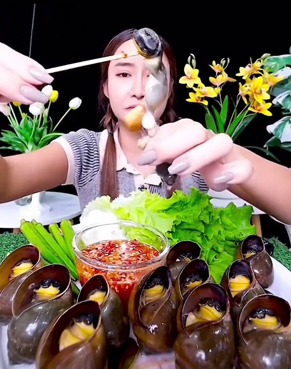 SeaFood Shell Mukbang Girl - video Dailymotion