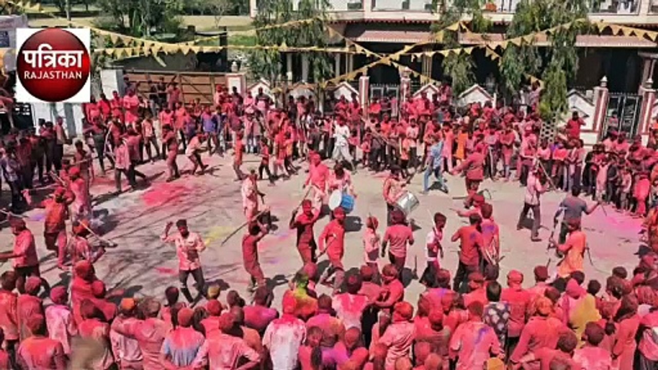 लकडिय़ों के साथ खेला ऐसा खेल, खेलने के लिए पूरे मेवाड़ से उमड़े लोग...देखें वीडियो