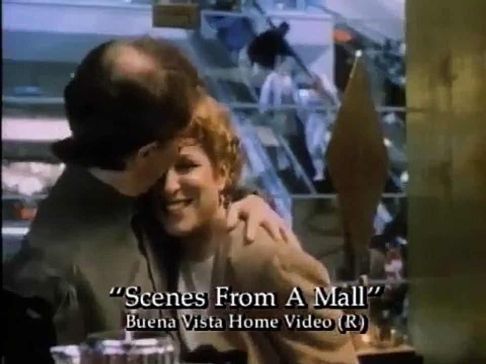 Scènes de ménage dans un centre commercial Band...