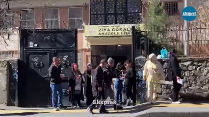 Diyarbakır’da hasta halde oy kullanmaya geldi