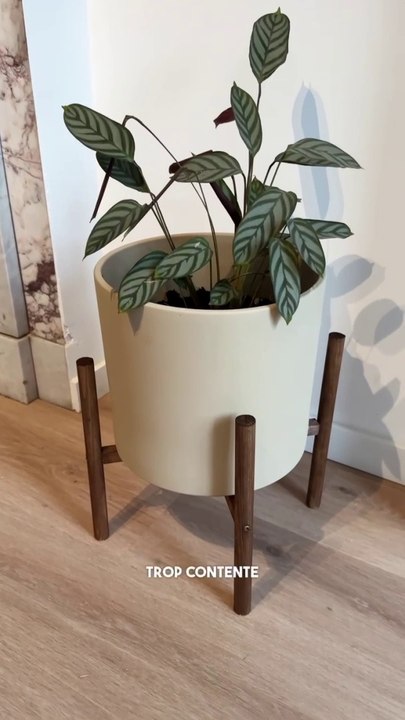 J’ai customisé ce cache-pot un peu trop simple à mon goût