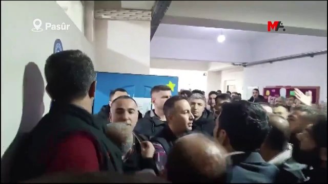 Diyarbakır Kulp'ta sivil kıyafetli asker ve polisler, minibüslerle oy kullanacakları okullara taşındı iddiası