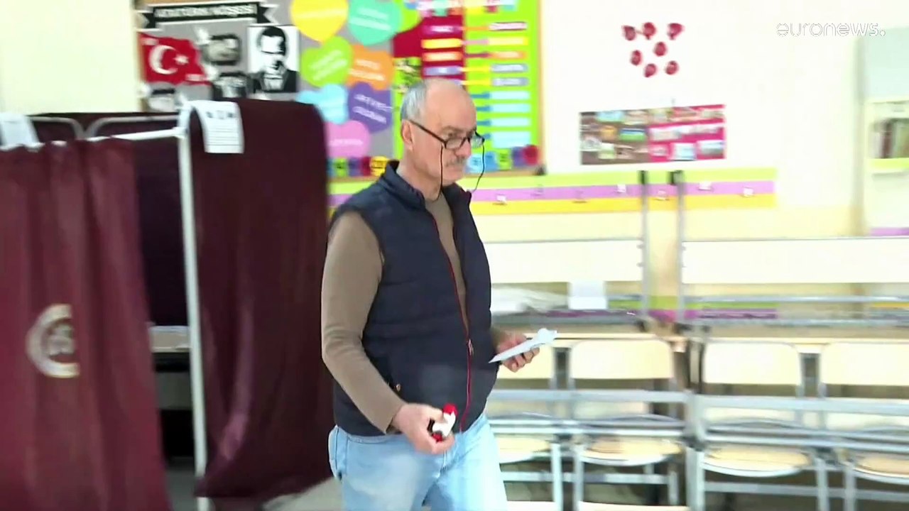 Τουρκία: Άνοιξαν οι κάλπες των αυτοδιοικητικών...