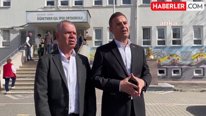 Descargar video: CHP Balıkesir Büyükşehir Belediye Başkan Adayı Ahmet Akın Oy Kullandı