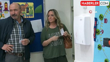 Oyuncu Nilperi Şahinkaya'nın sandıkta zor anları