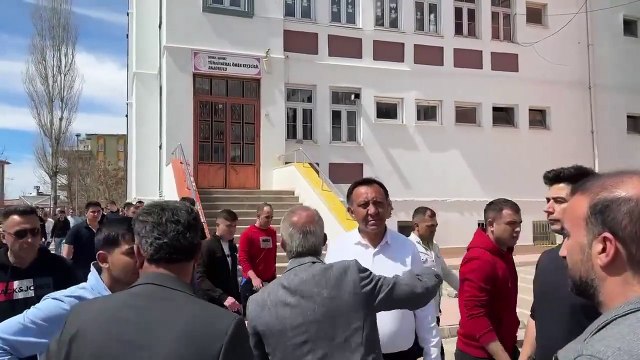 AKP seçmen taşıyor: Doğuda pek çok ilde asker ve polise oy kullandırma gündem oldu