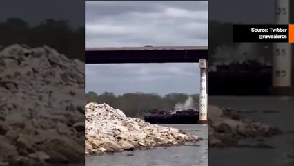 ビデオ：オクラホマでバージが橋に衝突、1週間で2件目の事故