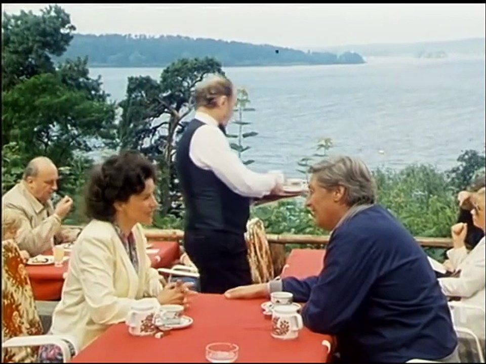 Drei Damen vom Grill - Ganze Serie - Staffel 5/Folge 5  'Laßt Blumen sprechen' - 1984