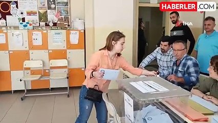 Seçinden bir gün önce 18 yaşını dolduran seçmen ilk oyunu kullandı