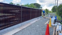 We create a back screen for a Japanese garden, a Japanese bamboo fence that exudes a sense of luxury./Nous créons un écran arrière pour un jardin japonais, une clôture japonaise en bambou qui dégage une impression de luxe.