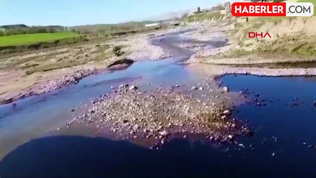 Diyarbakır'da boru hattından sızan ham petrol Kamışlı Çayı'na aktı