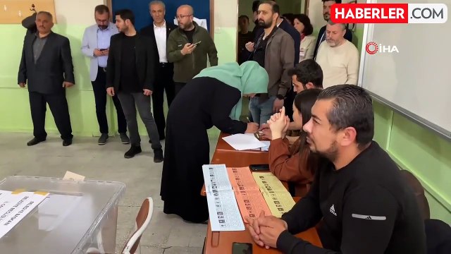 Aksaray Belediye Başkanı Dinçer oyunu kullandı