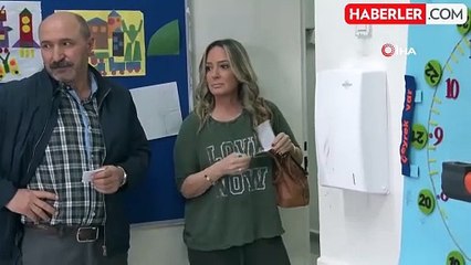 Oyuncu Nilperi Şahinkaya'nın sandıkta zor anları