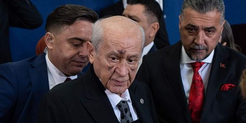 Bahçeli'nin yüzündeki morlukların nedeni belli oldu