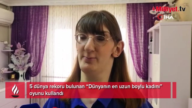 5 dünya rekoru bulunan “Dünyanın en uzun boylu kadını” oyunu kullandı