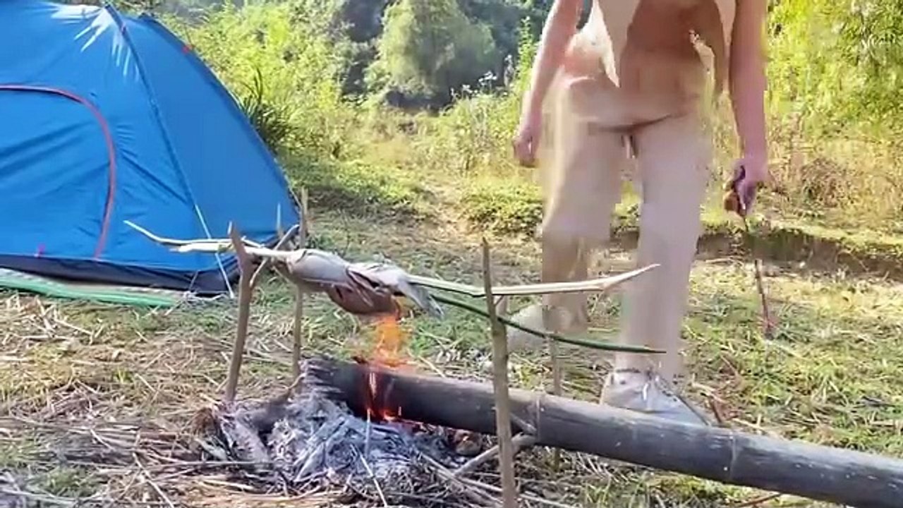 Relaxing camping and grilling fish   #credit - Sofia solo camp