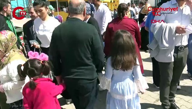 Avcılar'da 19 bin 249 seçmenin kayıtlı olduğu okulda hareketlilik: Kalabalık dikkat çekti