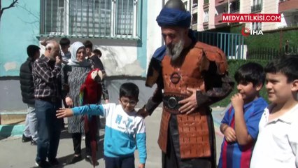 Papağanıyla Oy Kullanmaya Gelen Vatandaş İlgi Odağı Oldu!