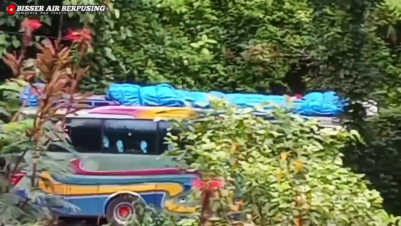 Lagu minang paling sedih TANGIH MANDE _ bus als di tikungan bukit dua baleh (1)
