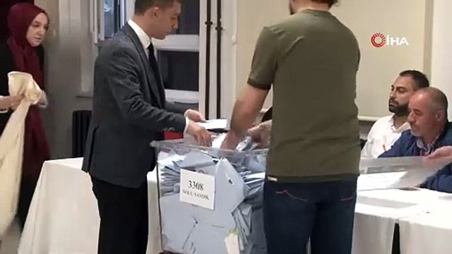 Erdoğan'ın oy kullandığı sandıkta sayım sürüyor