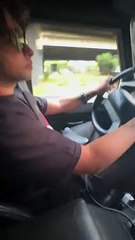 ¡Servando escucha con orgullo el tema que le compuso a Shakira!