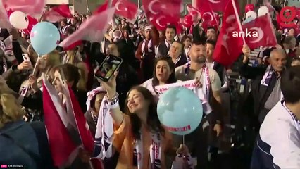 Mansur Yavaş'ın çağrısı üzerine Ankaralılar belediye önünde toplanmaya başladı