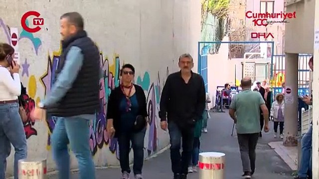 Şişli’de oylarını kullanıp ayine katıldılar, Paskalya Bayramı'nı kutladılar