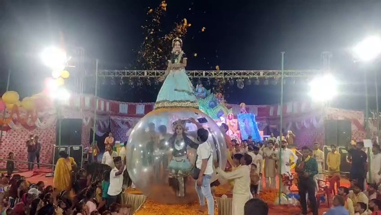कीर्तन की है रात बाबा आज थाने आनो है .... देखें मनोरम दृश्य का वीडियो ....