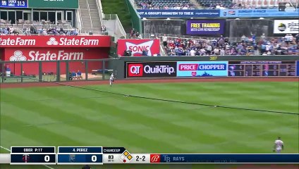 ¡Salvador Pérez empuja 3 carreras con su primer cuadrangular de la campaña!