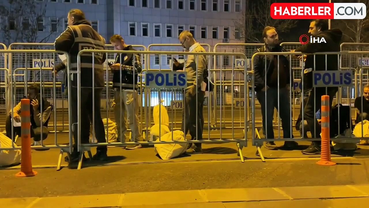Diyarbakır İl Seçim Kurulu Önünde Oy Torbası Kuyruğu