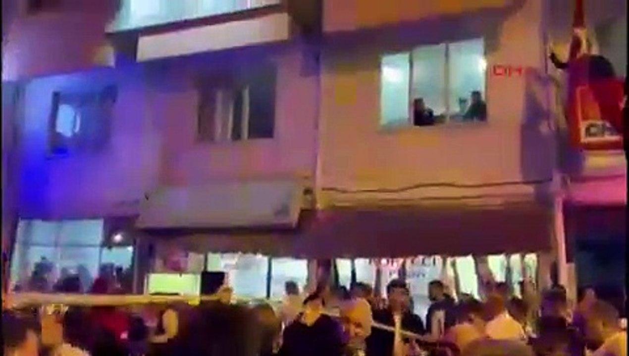 Balkon konuşmasında balkon çöktü: Yaralılar var