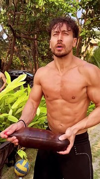 अक्षय को मिला टाइगर श्रॉफ से धोखा, बोतल खोलते ही पानी-पानी हो गए खिलाड़ी कुमार, वीडियो वायरल