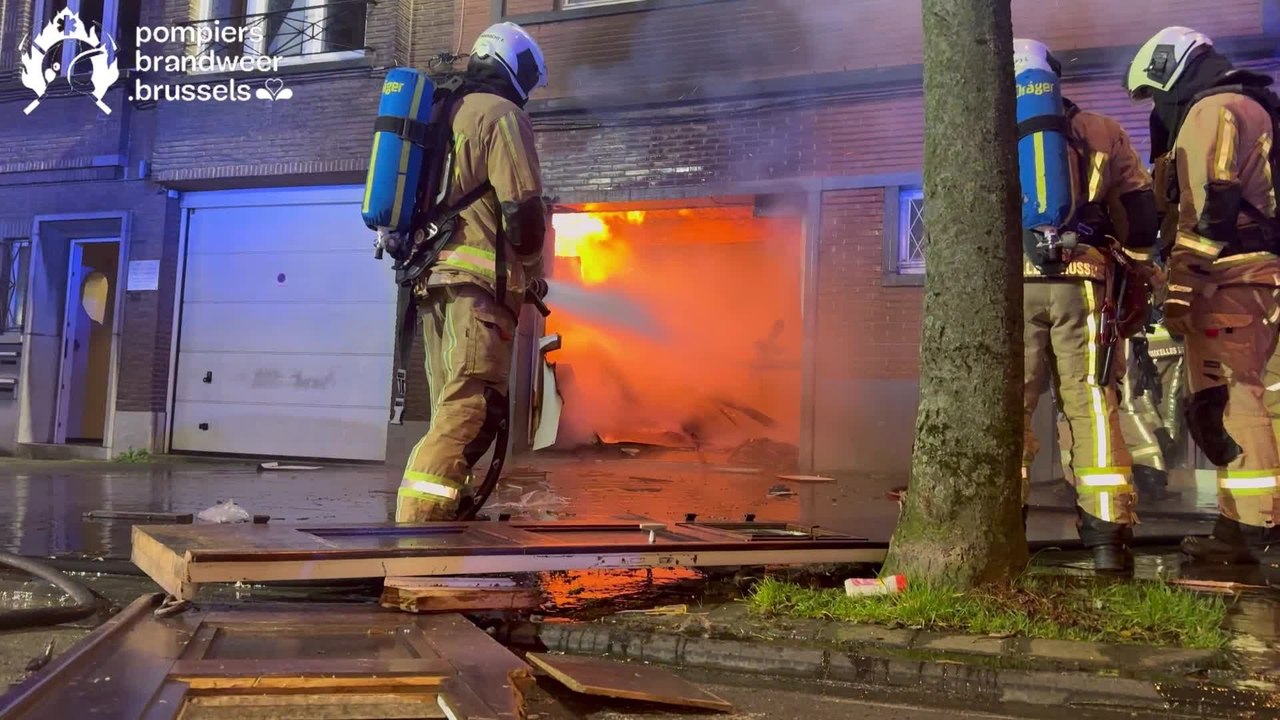 "Important dégagement de fumée": une explosion suivie d'un incendie dans un garage à Anderlecht
