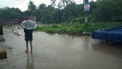 I like to get wet in the rain