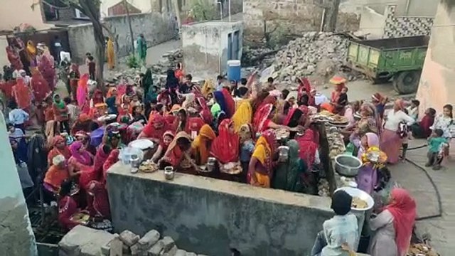शीतला माता को चढ़ाई ठंडे पकवानों की कंडवारी