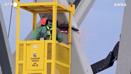 Baltimora, i lavori per tagliare l'acciaio del ponte crollato e rimuovere la struttura