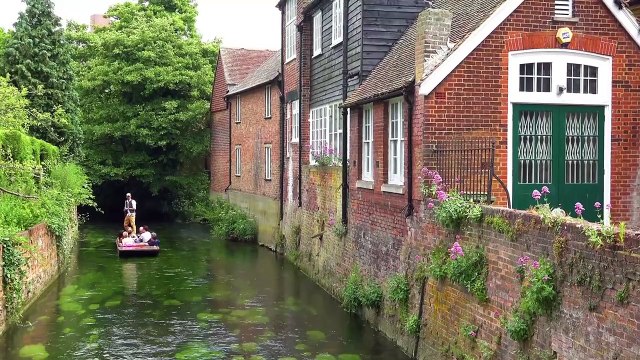 Top 30 Places to Visit in UK - Discover UK's Charm (Travel Destinations)