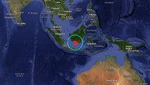 Update Gempa bumi hari ini mag 4.7. Pusat gempa berada di laut 141 km Timur Laut Tuban #hariini