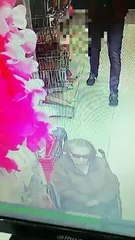 Se viraliza el vídeo de un marroquí robando a una anciana en silla de ruedas