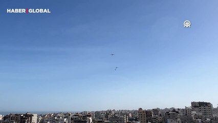 Gazze Şeridi'nin kuzeyine havadan paraşütle insani yardım indirildi