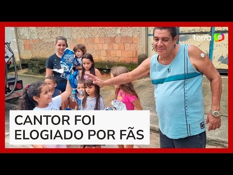 Zeca Pagodinho distribui ovos de Páscoa no Rio de Janeiro