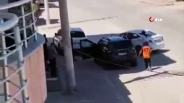 Sokak ortasında vuruldu, kanlar içerisinde yere yığıldı