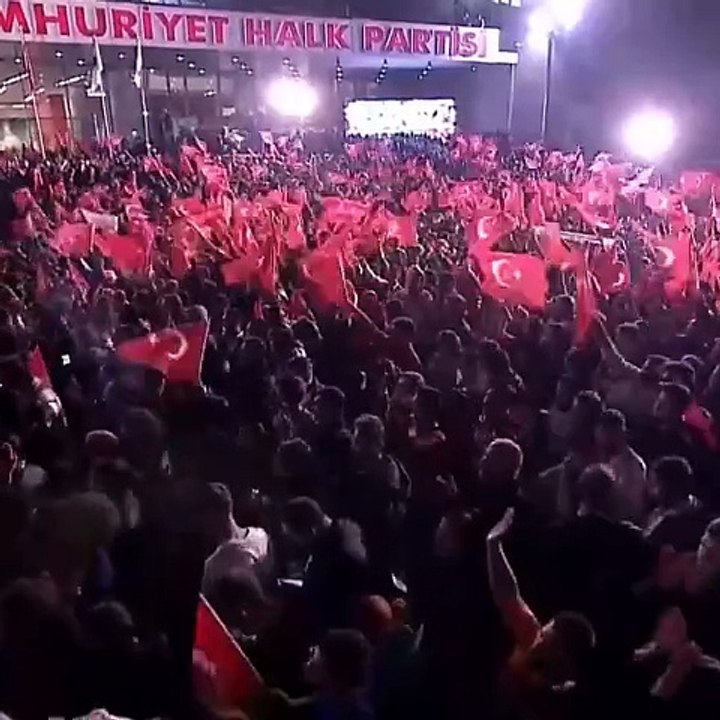 Özgür Özel'den dikkat çeken paylaşım: Bu zaferi CHP'nin zaferi olarak görürsek, gaflete düşeriz